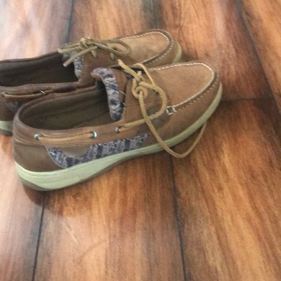 Shoes - Picture 2 of 4